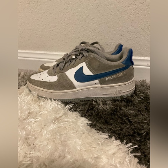 Nike Air Force 1 white and gray kid sneakers - Picture 4 of 6